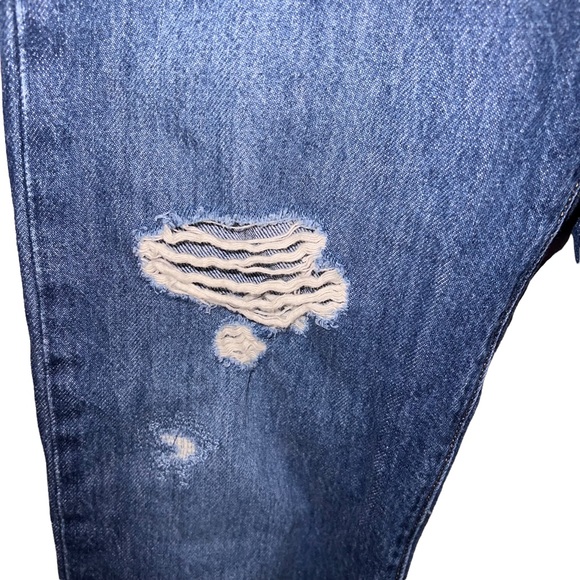 Vintage Women’s Distressed Levi’s 501 jeans - Picture 6 of 16